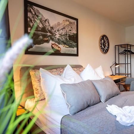Sweethome - Zentral - Kueche & Parkplatz, Wifi Halle  Esterno foto