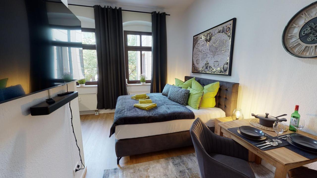 Sweethome - Zentral - Kueche & Parkplatz, Wifi Halle  Esterno foto