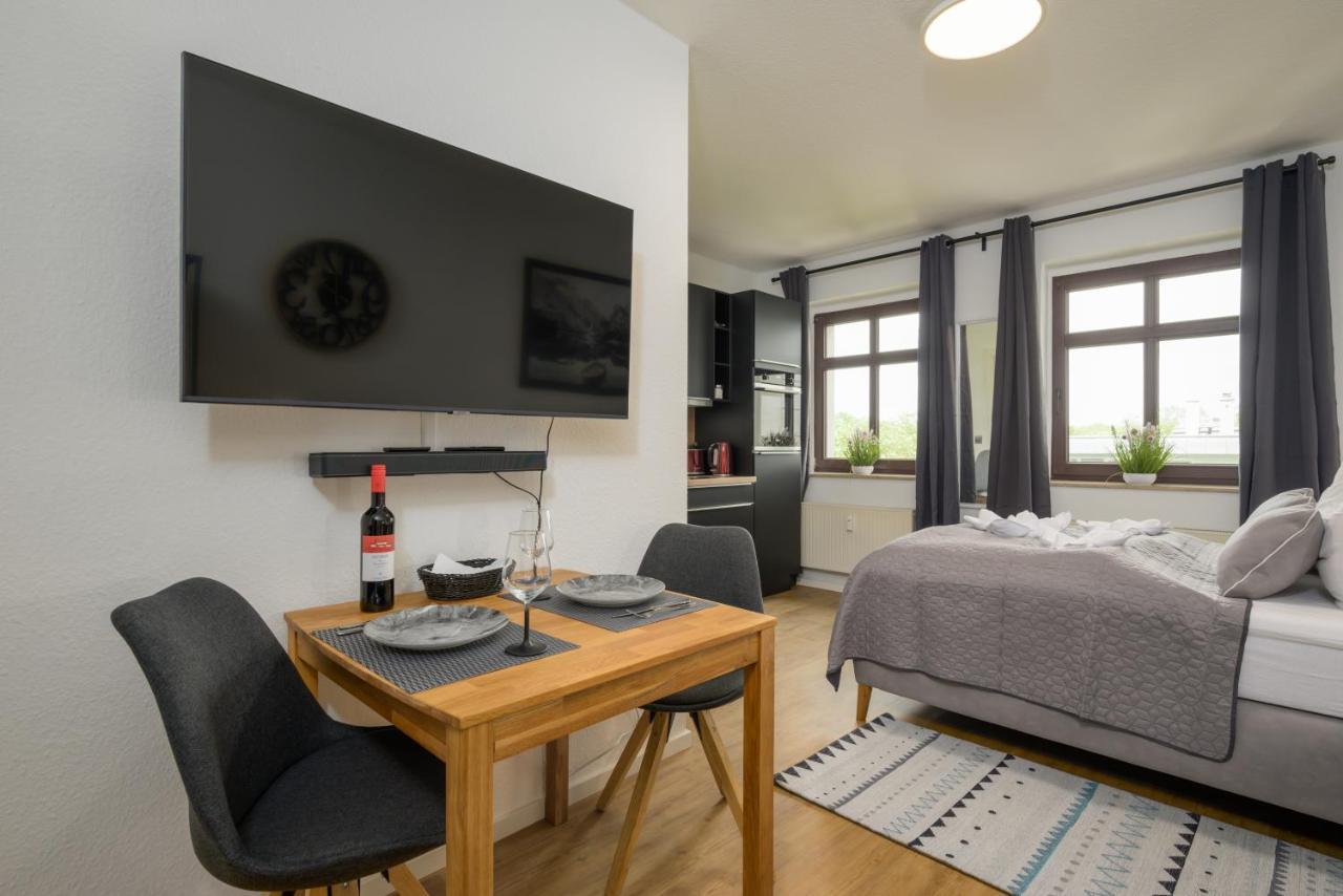 Sweethome - Zentral - Kueche & Parkplatz, Wifi Halle  Esterno foto