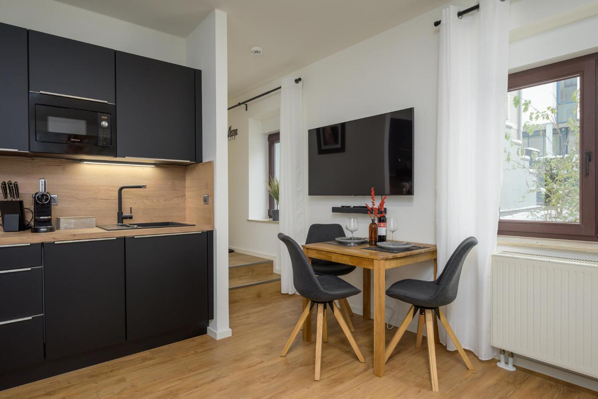 Sweethome - Zentral - Kueche & Parkplatz, Wifi Halle  Esterno foto