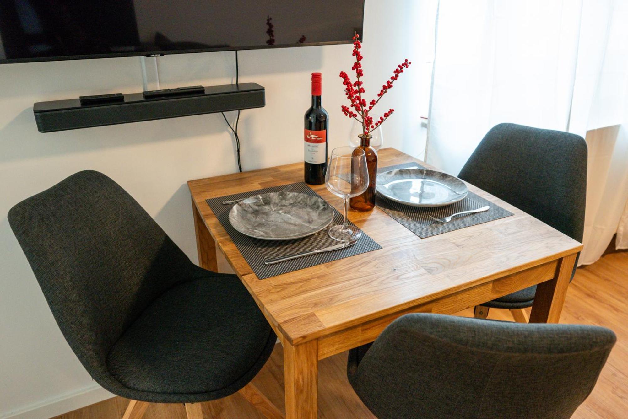 Sweethome - Zentral - Kueche & Parkplatz, Wifi Halle  Esterno foto