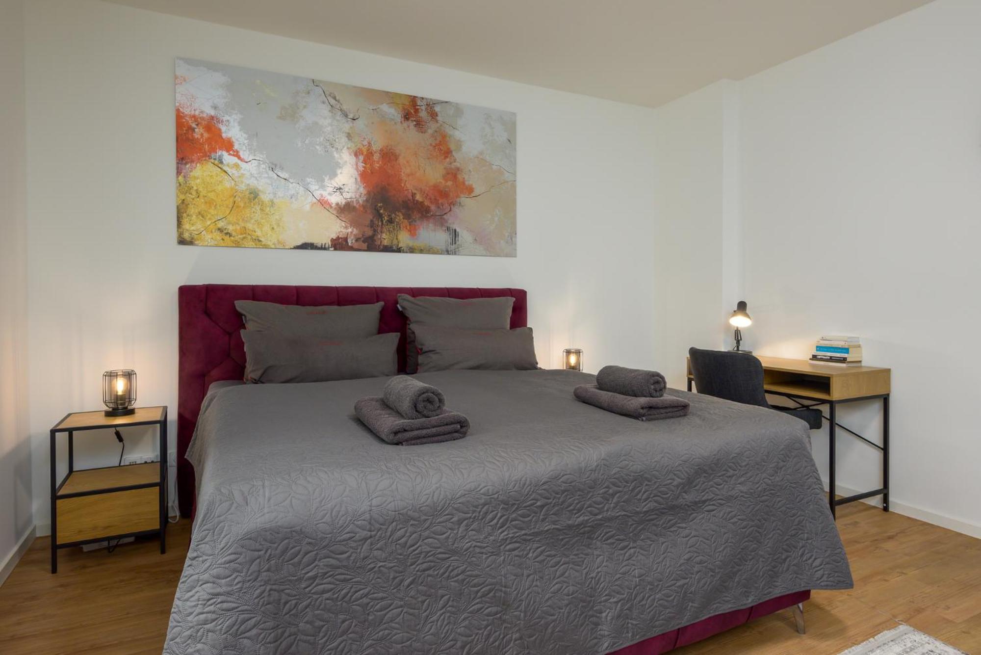 Sweethome - Zentral - Kueche & Parkplatz, Wifi Halle  Esterno foto