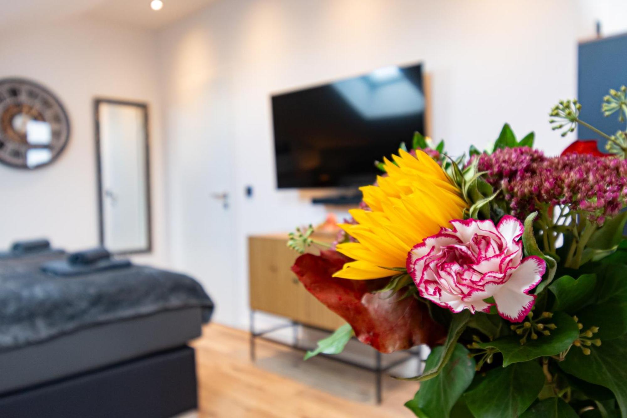 Sweethome - Zentral - Kueche & Parkplatz, Wifi Halle  Esterno foto