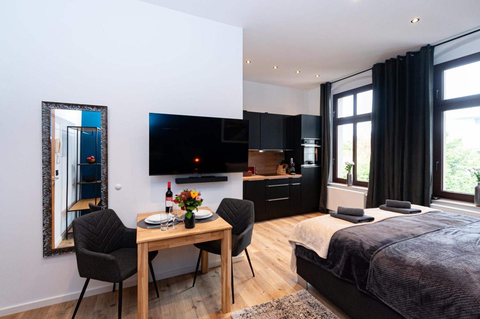 Sweethome - Zentral - Kueche & Parkplatz, Wifi Halle  Esterno foto