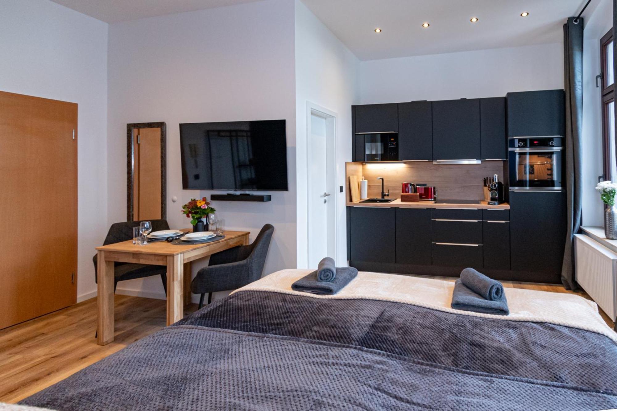 Sweethome - Zentral - Kueche & Parkplatz, Wifi Halle  Esterno foto