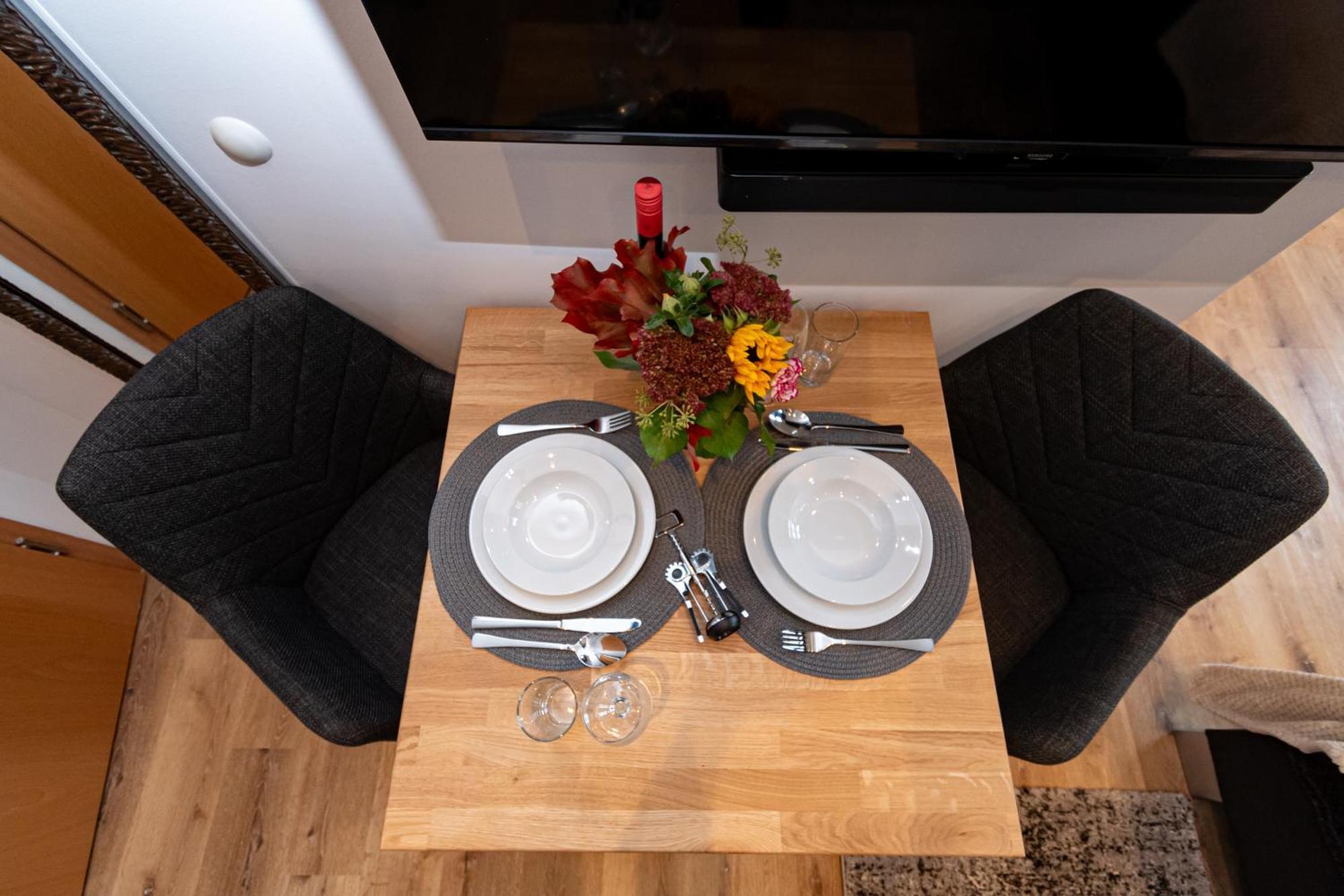 Sweethome - Zentral - Kueche & Parkplatz, Wifi Halle  Esterno foto