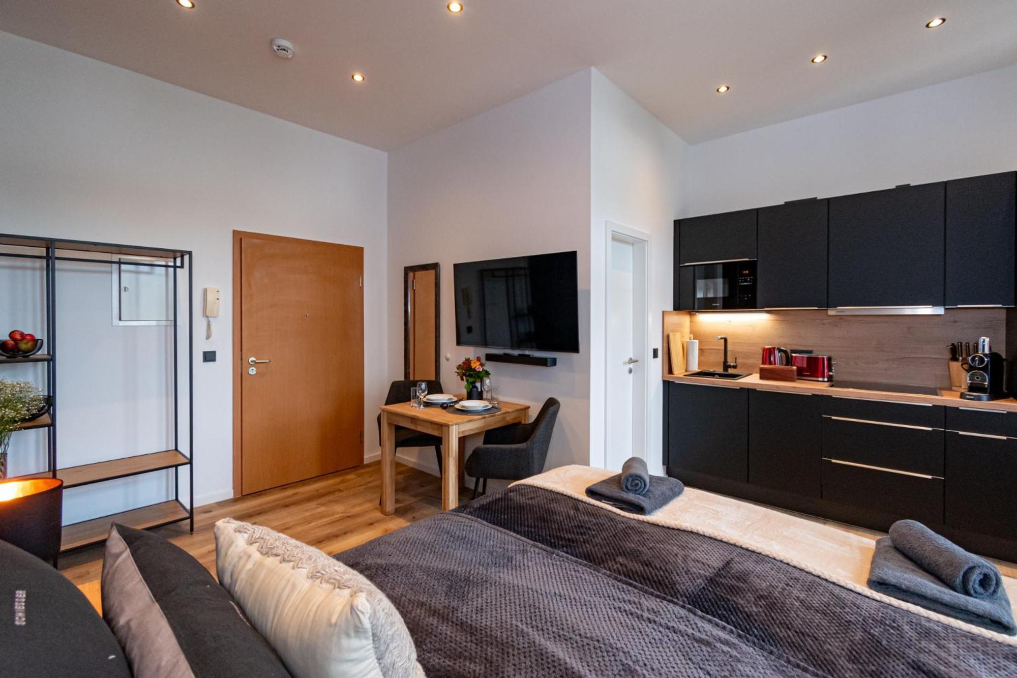 Sweethome - Zentral - Kueche & Parkplatz, Wifi Halle  Esterno foto