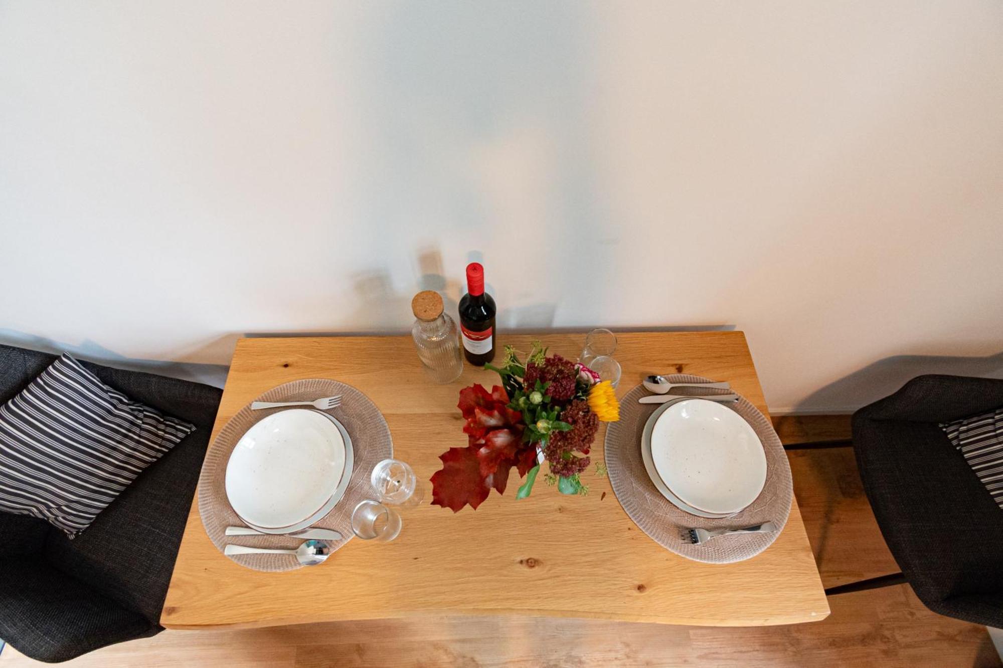 Sweethome - Zentral - Kueche & Parkplatz, Wifi Halle  Esterno foto